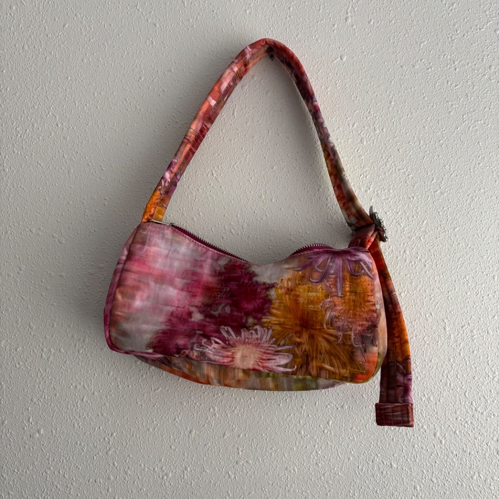BAGGU x Collina Strada - Cargo Shoulder Bag - Berry Chrysanthemum - Picture 3 of 8